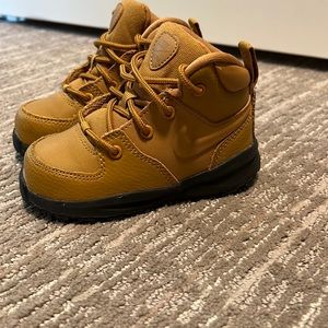 Toddler boys Nike high top sneakers